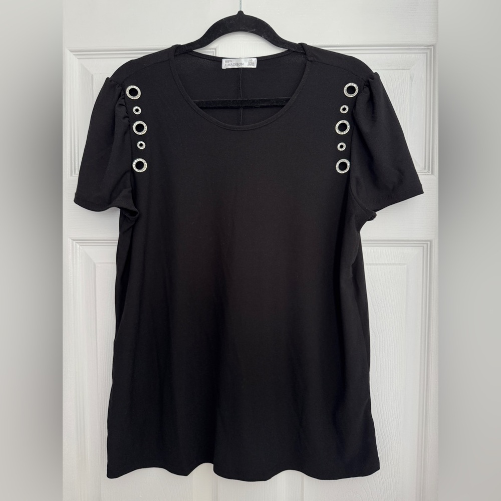 89th & Madison Black Grommet Detail Top, Size Large